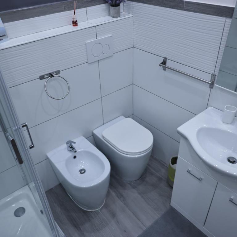 Europa INN - Deluxe Double Room with Shower - 7