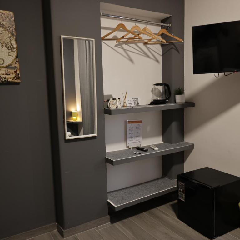 Europa INN - Deluxe Double Room with Shower - 5