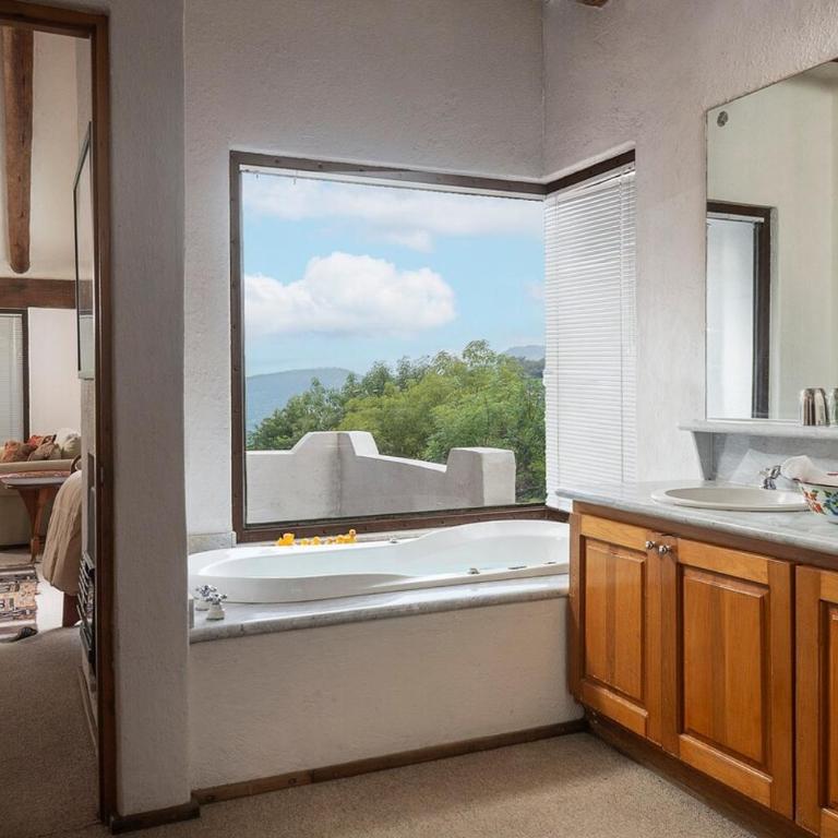 Charm and Comfort in Valle de Bravo 3 Bedrooms - Three-Bedroom Vacation Home - 18