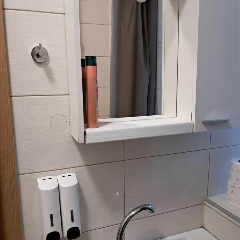Bascarsija Guesthouse - Private Bath, TV & AirCon - Dvokrevetna Soba sa Zasebnim Krevetima i Kupatilom - 7