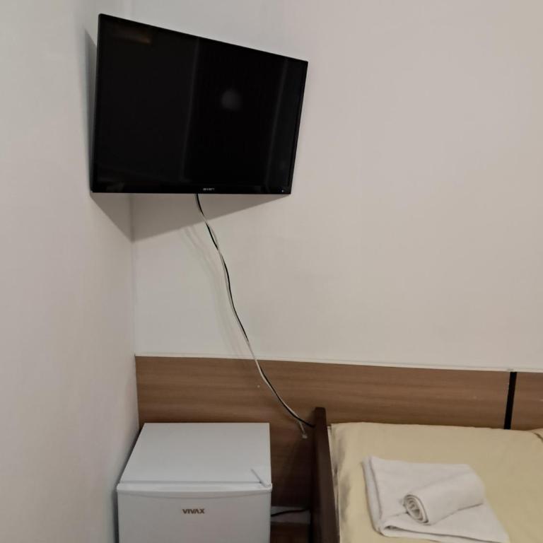Bascarsija Guesthouse - Private Bath, TV & AirCon - Trokrevetna Soba sa Sopstvenim Kupatilom - 3