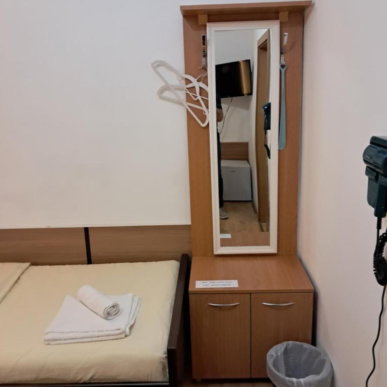 Bascarsija Guesthouse - Private Bath, TV & AirCon - Trokrevetna Soba sa Sopstvenim Kupatilom - 2