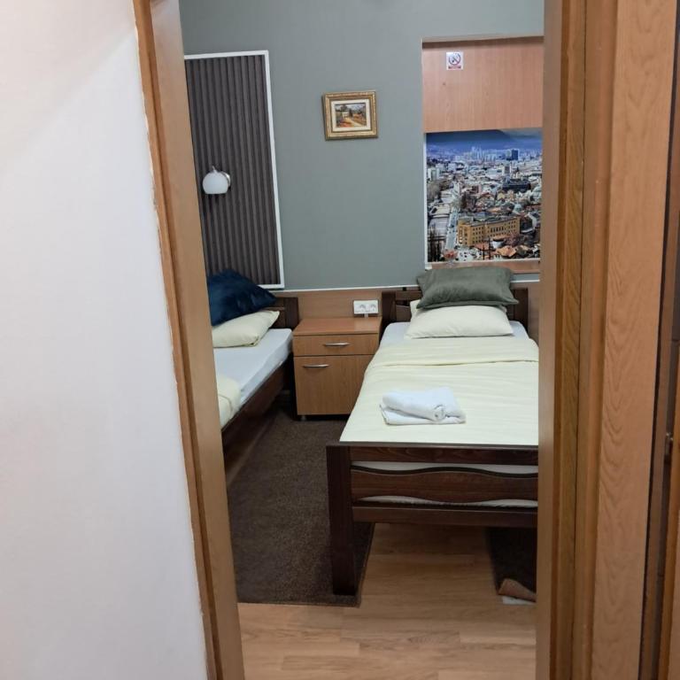 Bascarsija Guesthouse - Private Bath, TV & AirCon - Trokrevetna Soba sa Sopstvenim Kupatilom - 7