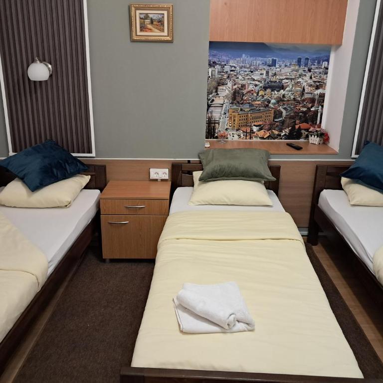 Bascarsija Guesthouse - Private Bath, TV & AirCon - Trokrevetna Soba sa Sopstvenim Kupatilom - 9