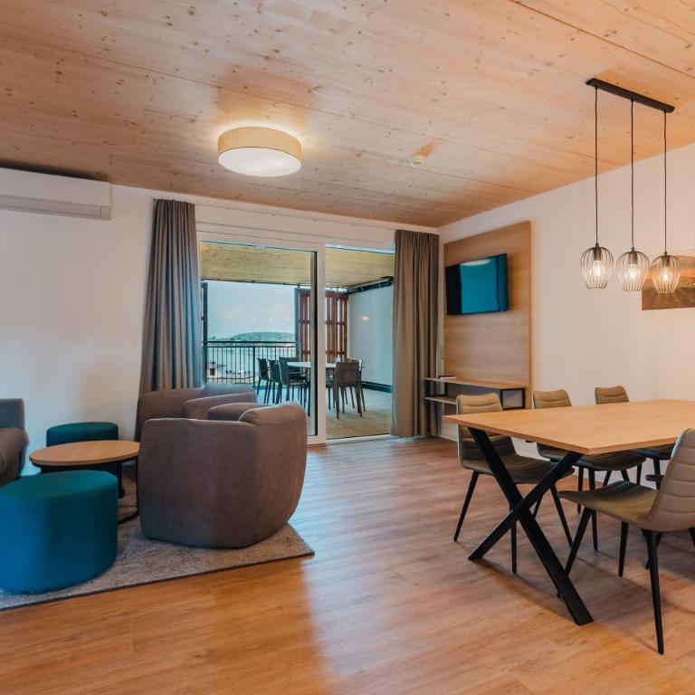 Ferienwohnung Premium - Apartment mit 2 Schlafzimmern und Balkon - 2