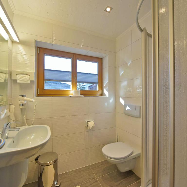 Pension Isabella - Doppelzimmer mit Balkon - 3