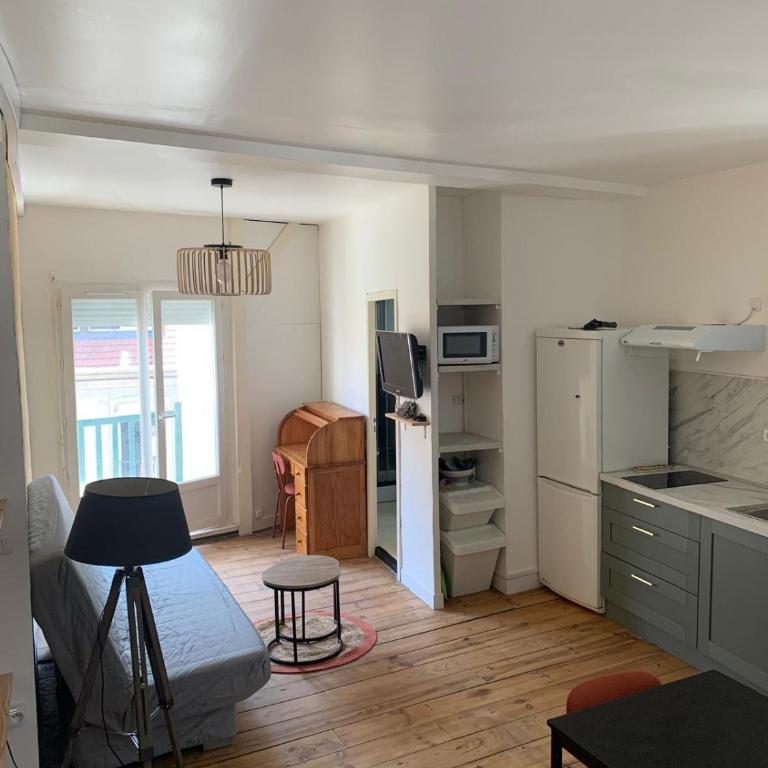 Appartement T2 Proche centre-ville, 2eme étage, balcon - Appartement 1 Chambre - 1