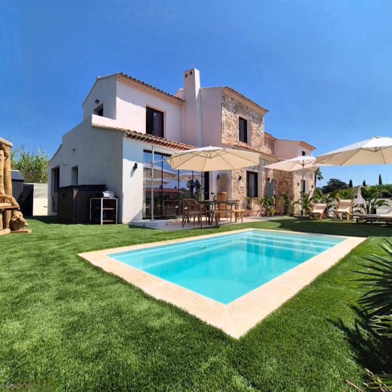 Villa Noosa, plein sud, familiale avec sa piscine privé - Casa de 4 dormitorios - 1