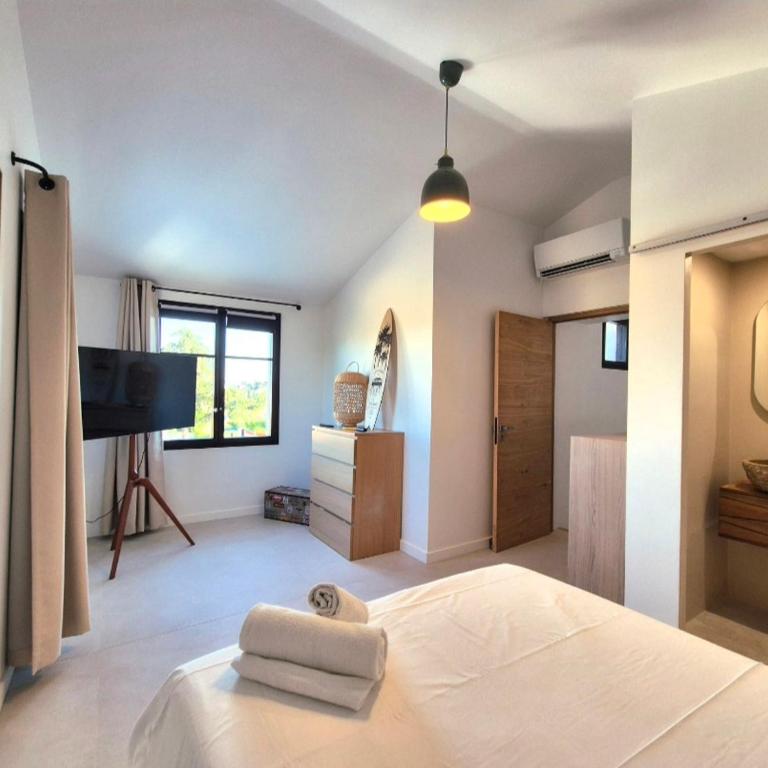 Villa Noosa, plein sud, familiale avec sa piscine privé - Casa de 4 dormitorios - 6