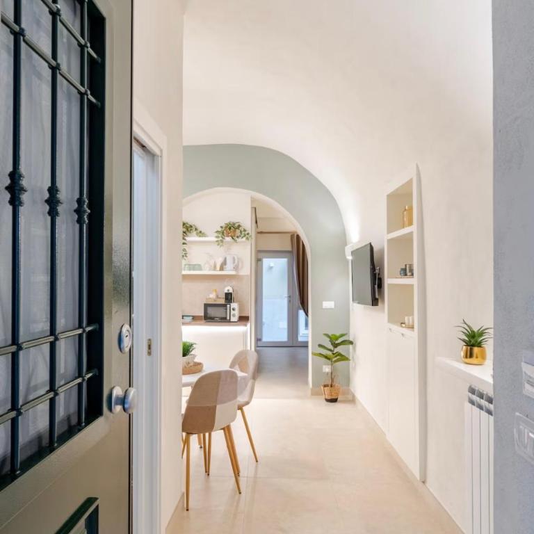 Domus Parthenope Comfort - Two-Bedroom Apartment - 2