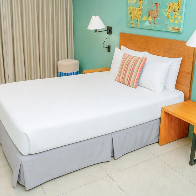 NAIA Hotel Miraflores - Small Room with Shared Bathroom - 1