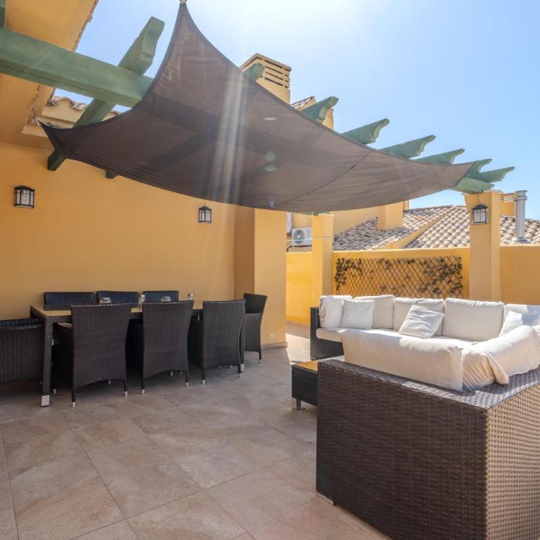 ADB352 - Penthouse Walk to Beach Town - Apartamento - 25