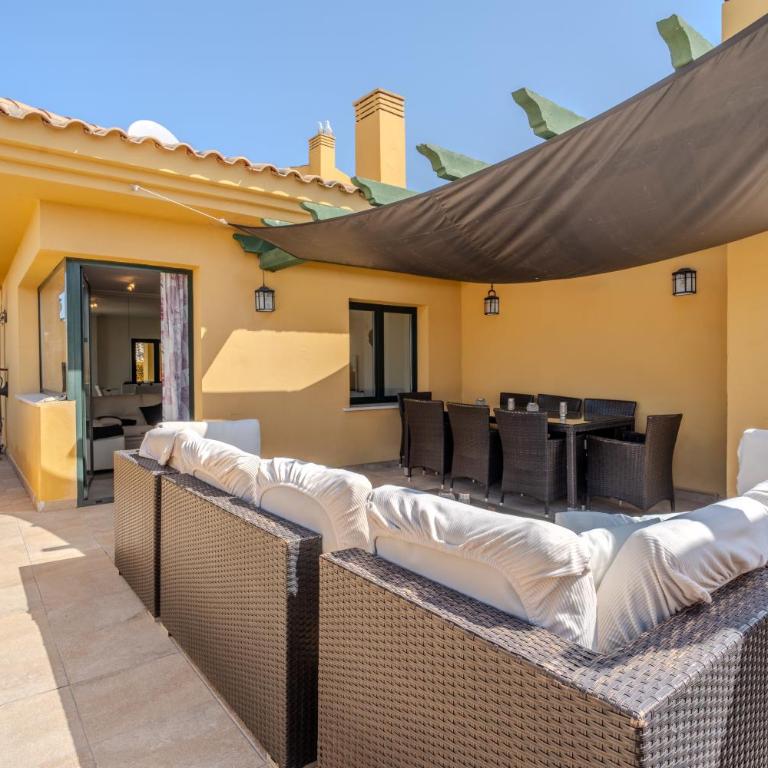 ADB352 - Penthouse Walk to Beach Town - Apartamento - 24