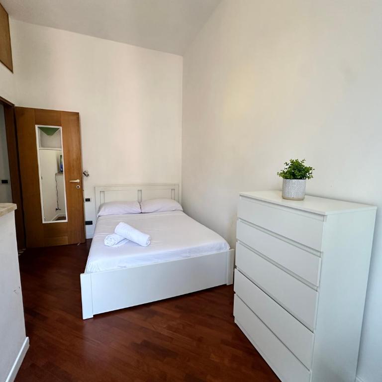 Three Separate Homes In Historic Areas of Rome, Two Next to The Colosseum, One Next to The Vatican, Both Near Metro Stations - Appartamento con 2 Camere da Letto - 9