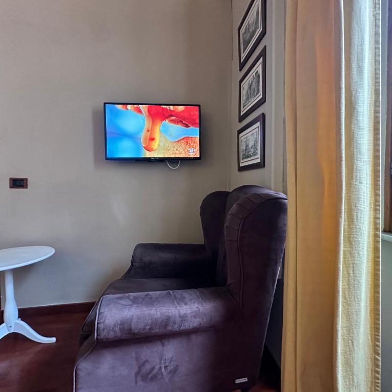 Three Separate Homes In Historic Areas of Rome, Two Next to The Colosseum, One Next to The Vatican, Both Near Metro Stations - Appartamento con 2 Camere da Letto - 4