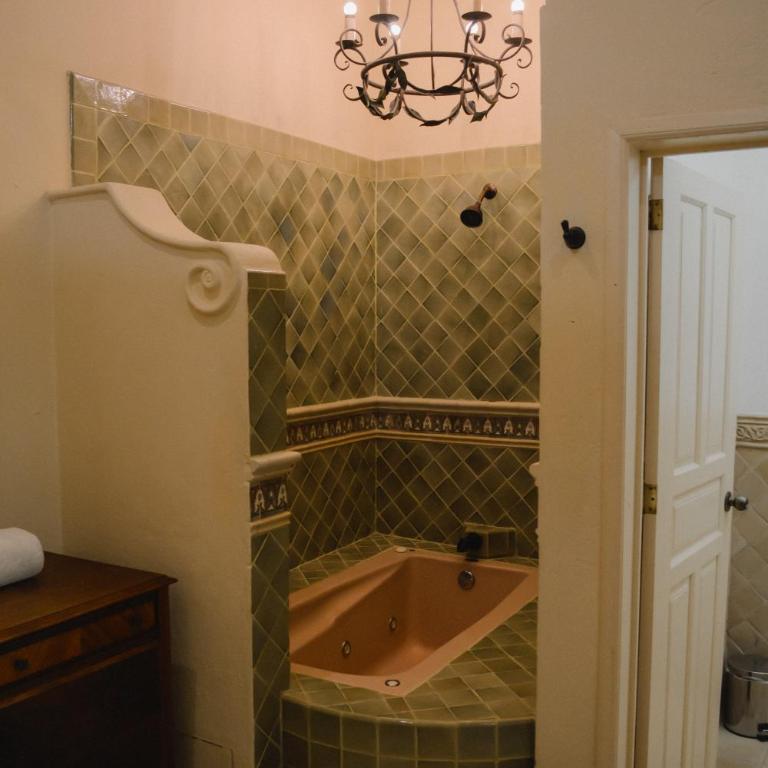 Hotel Casa Las Palmas - Suite Deluxe con bañera de hidromasaje - 4