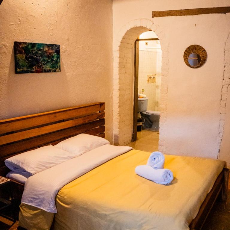 Hostal Casa Tyba - Habitación Doble con baño privado - 7
