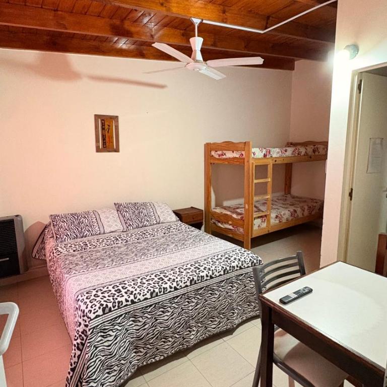 Hostel Maranata - Quadruple Room with Private Bathroom - 1