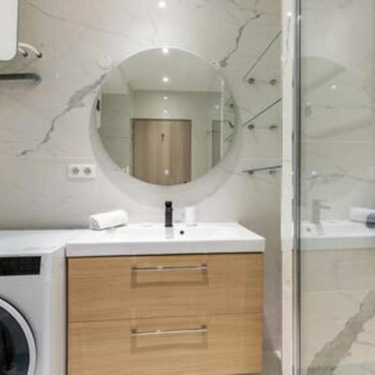 Stunning 2 Bedroom Apartment - Appartement - 19