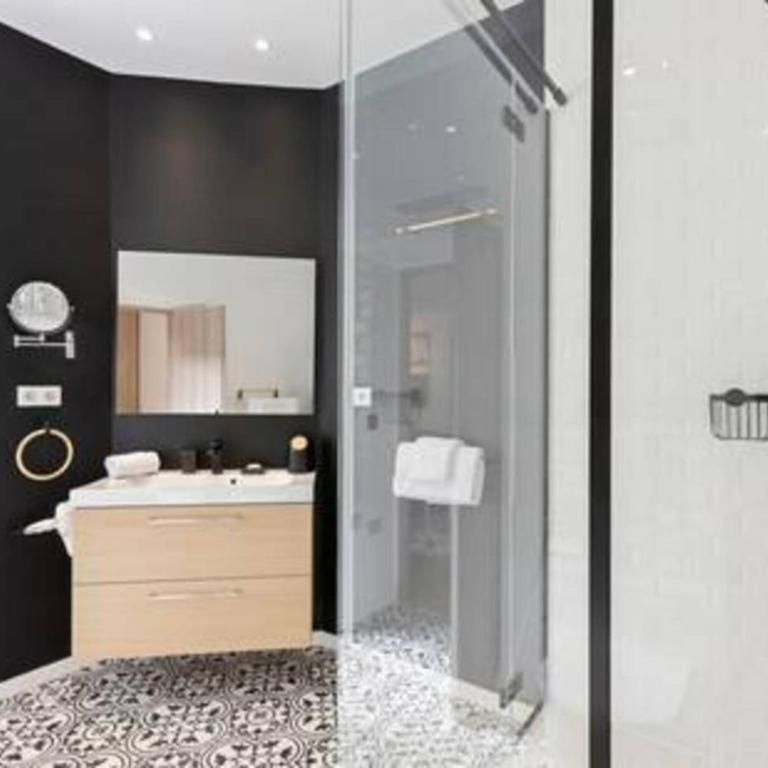 Stunning 2 Bedroom Apartment - Appartement - 20