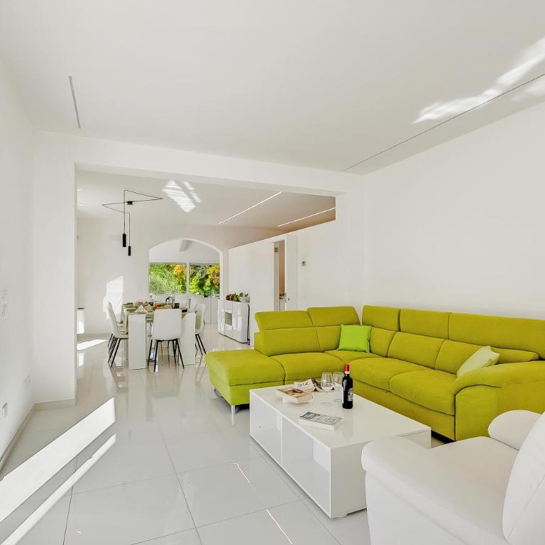 Villa Chimera White 16 with Pool & Gym - Villa Deluxe - 17