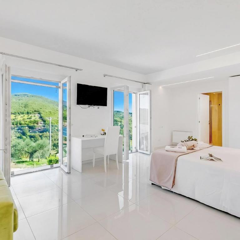 Villa Chimera White 16 with Pool & Gym - Villa Deluxe - 21
