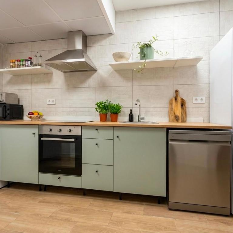 Fun & Colorful Apt Next to City of Arts&Sciences - Appartamento con 3 Camere da Letto - 4