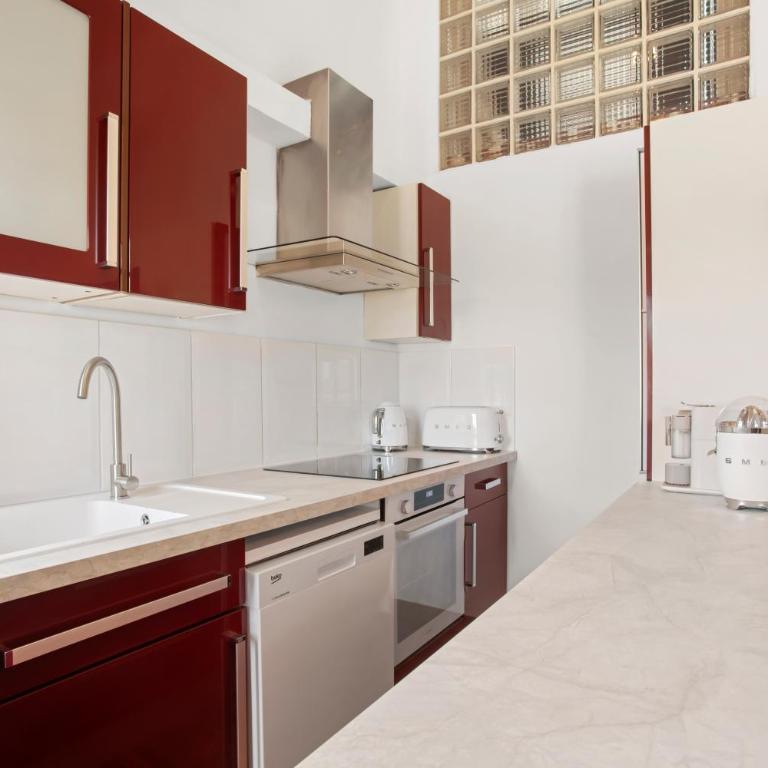 Appartement Prime Location - Place des Lices - Maison Lérins - Two-Bedroom Apartment with Terrace - 11