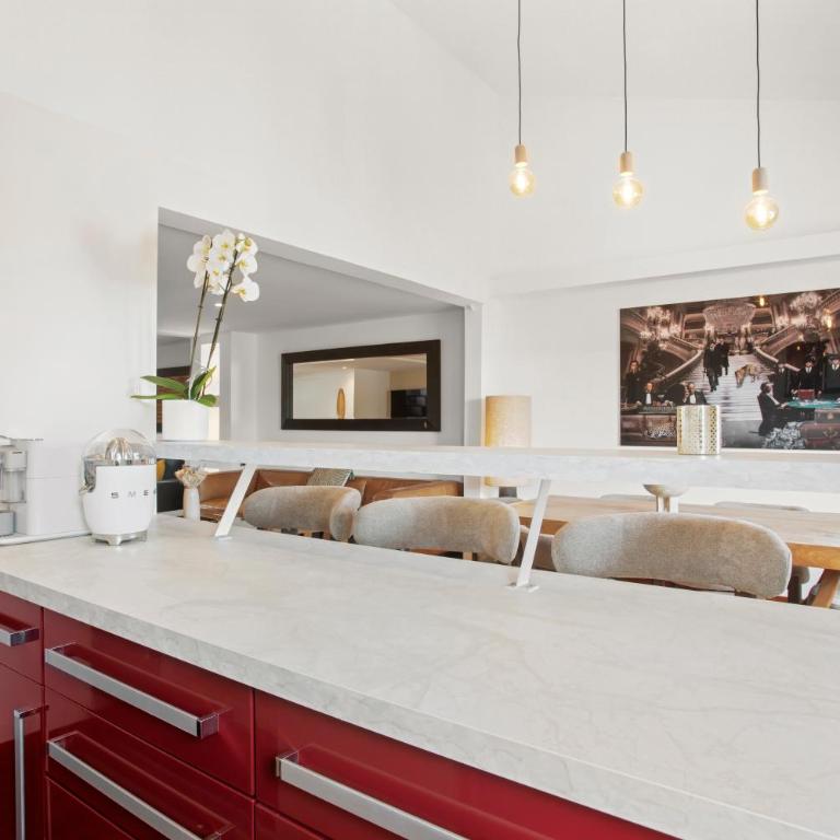Appartement Prime Location - Place des Lices - Maison Lérins - Two-Bedroom Apartment with Terrace - 12
