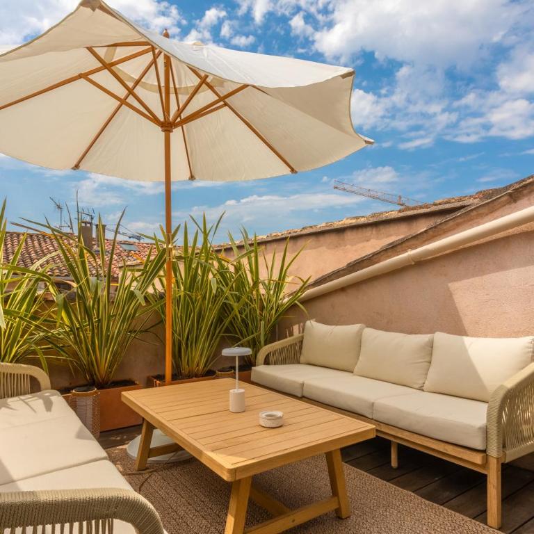 Appartement Prime Location - Place des Lices - Maison Lérins - Two-Bedroom Apartment with Terrace - 20