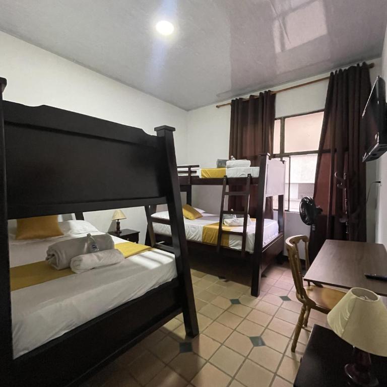 Hotel Boulevard del Río - Standard Quadruple Room - 5
