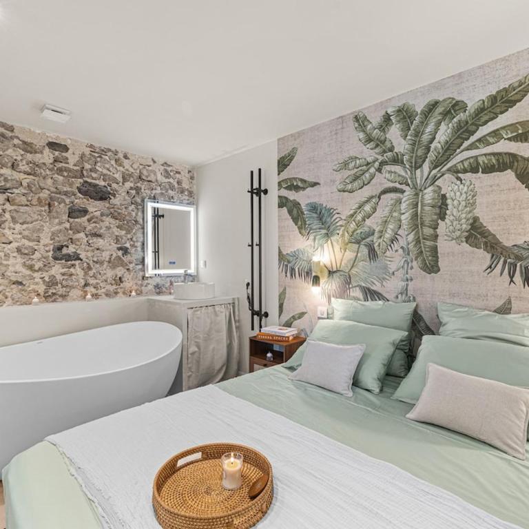 Romantic suite- Beach within walking distance- Old Antibes - One-Bedroom Apartment - 9