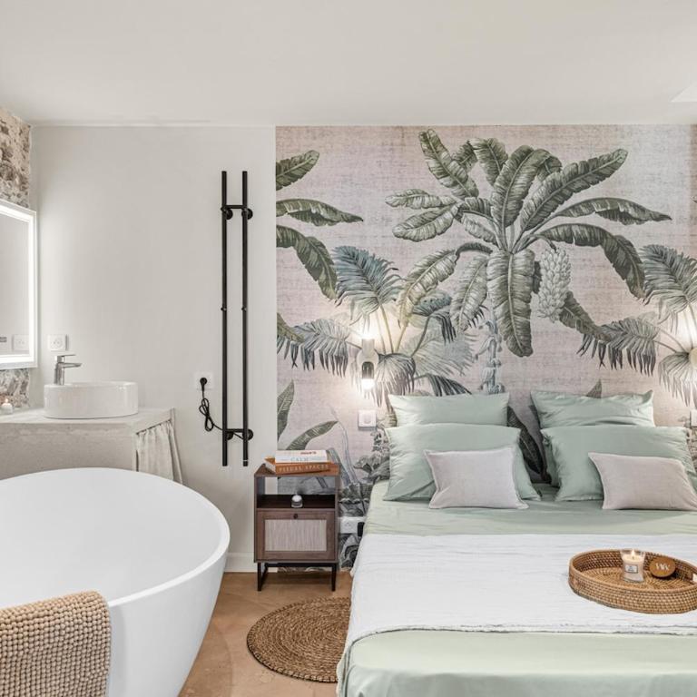 Romantic suite- Beach within walking distance- Old Antibes - One-Bedroom Apartment - 4