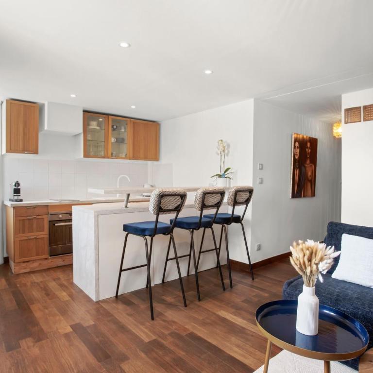 Appartement Prime Location - Place des Lices - Maison Lérins - One-Bedroom Apartment with City View - 5