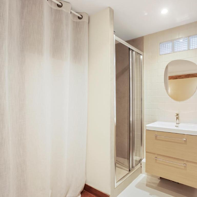 Appartement Prime Location - Place des Lices - Maison Lérins - One-Bedroom Apartment with City View - 8