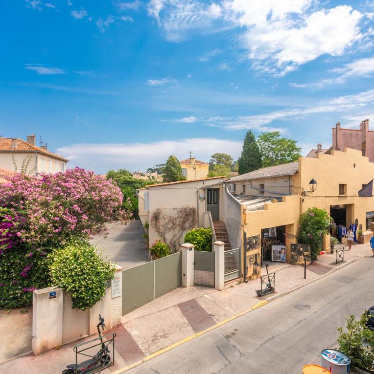Appartement Prime Location - Place des Lices - Maison Lérins - One-Bedroom Apartment with City View - 10
