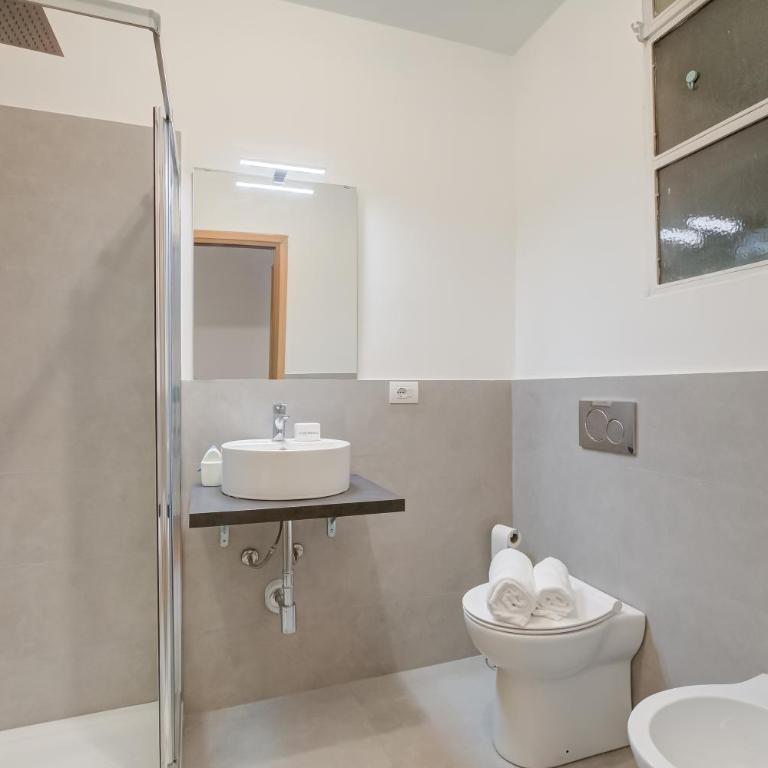 Comfort Tra Fiume E Pini with Shared Garden and Balcony - Happy Rentals - Appartement avec Balcon - 16