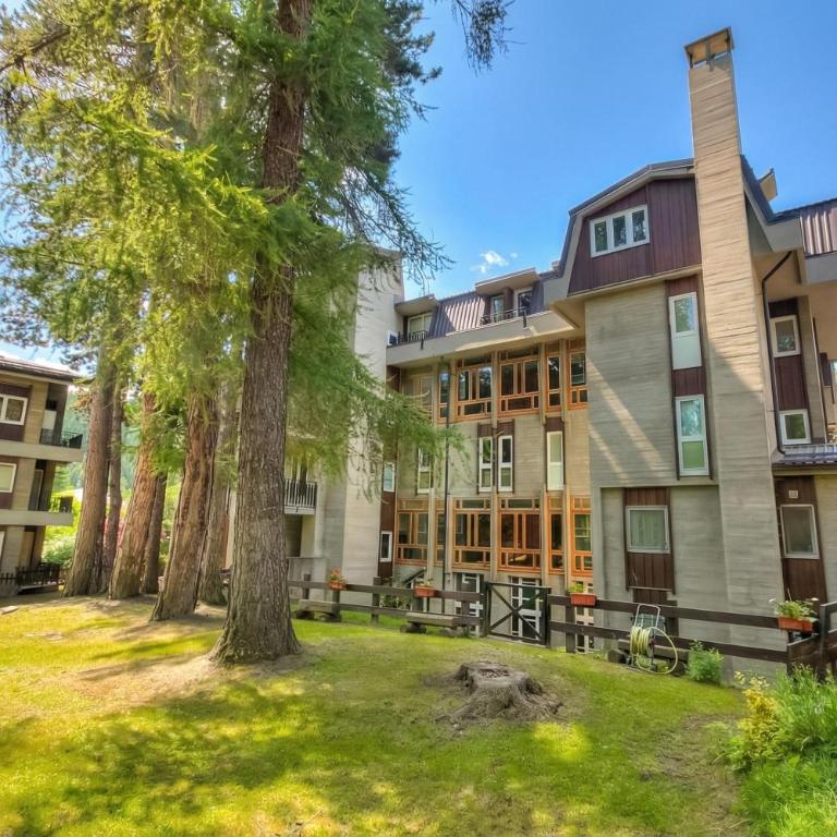 Comfort Tra Fiume E Pini with Shared Garden and Balcony - Happy Rentals - Appartement avec Balcon - 24