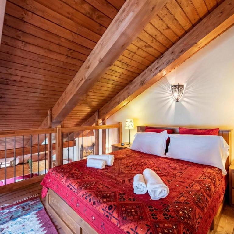 La Casa di Camus - Central Duplex for 4 - Happy Rentals - Deluxe Apartment - 7