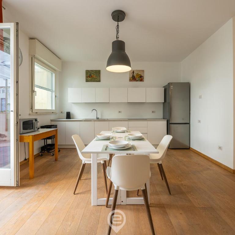 Estay - Via Roma Retreat - Two-Bedroom Apartment with Terrace - 9