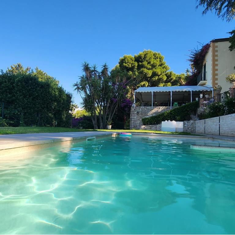 Villa Tommaso Maruggi, Sicilia, con Jacuzzi e piscina privata - Four-Bedroom Villa with Garden View - 39