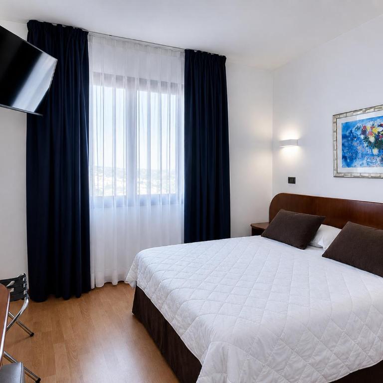 Hotel Falcone - Camera Familiare - 6