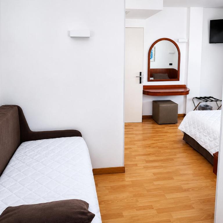 Hotel Falcone - Camera Familiare - 5