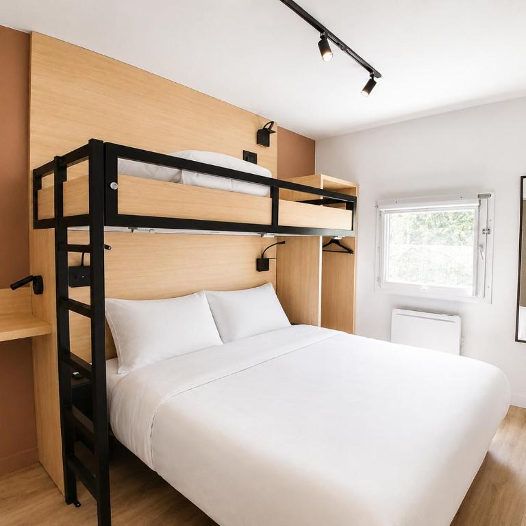 Kyriad ECO - Tours Nord - Comfort Room with One Queen Bed and One Single Bunk Bed - 1