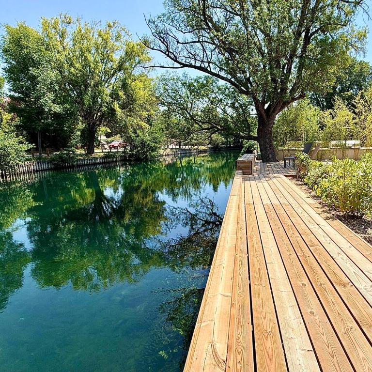 La Villa sur la Sorgue - Bord de l'eau et centre ville à L'Isle sur la Sorgue - Villa 3 Chambres - 4