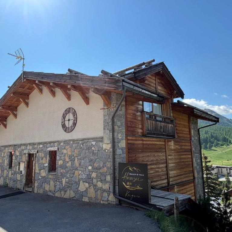 Prestigious Chalet for 18 Guests, Pool & Jacuzzi, close to slopes and resort center - Chalet - 31