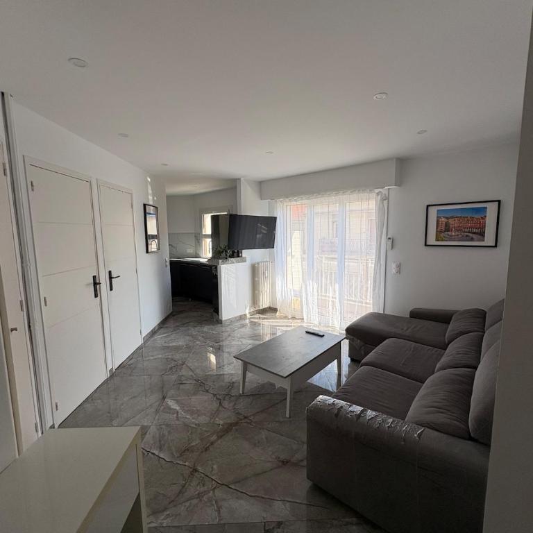 Modern apartment, air conditioning, balcony Nice Liberation - One-Bedroom Apartment - 1
