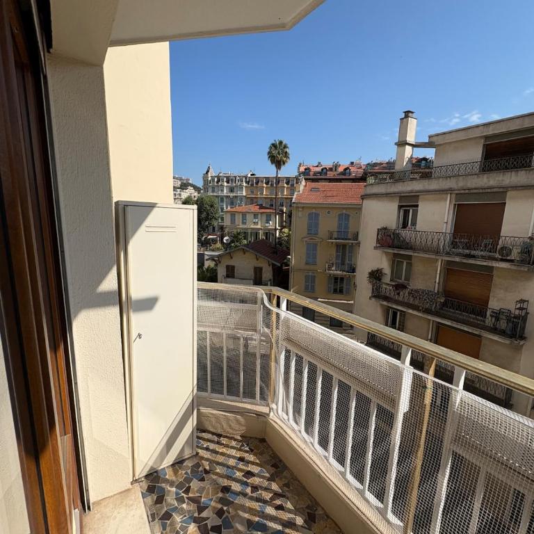 Modern apartment, air conditioning, balcony Nice Liberation - One-Bedroom Apartment - 16