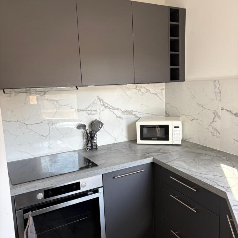 Modern apartment, air conditioning, balcony Nice Liberation - One-Bedroom Apartment - 11
