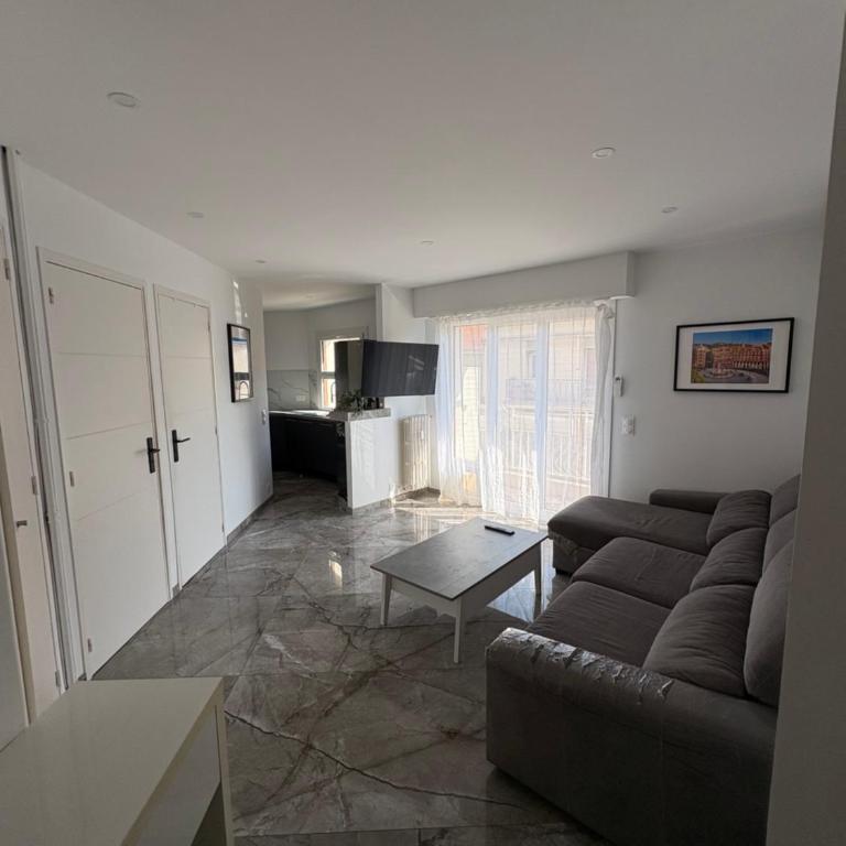 Modern apartment, air conditioning, balcony Nice Liberation - One-Bedroom Apartment - 12